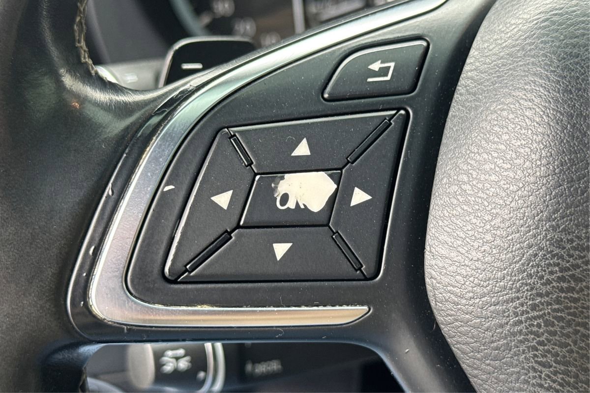 Used 2017 INFINITI QX30 Premium w/ Technology Package image 34