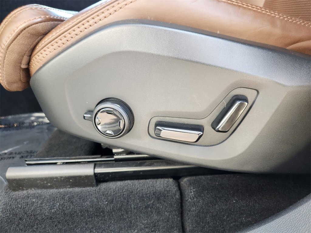 Used 2023 Volvo XC60 T8 Ultimate image 7