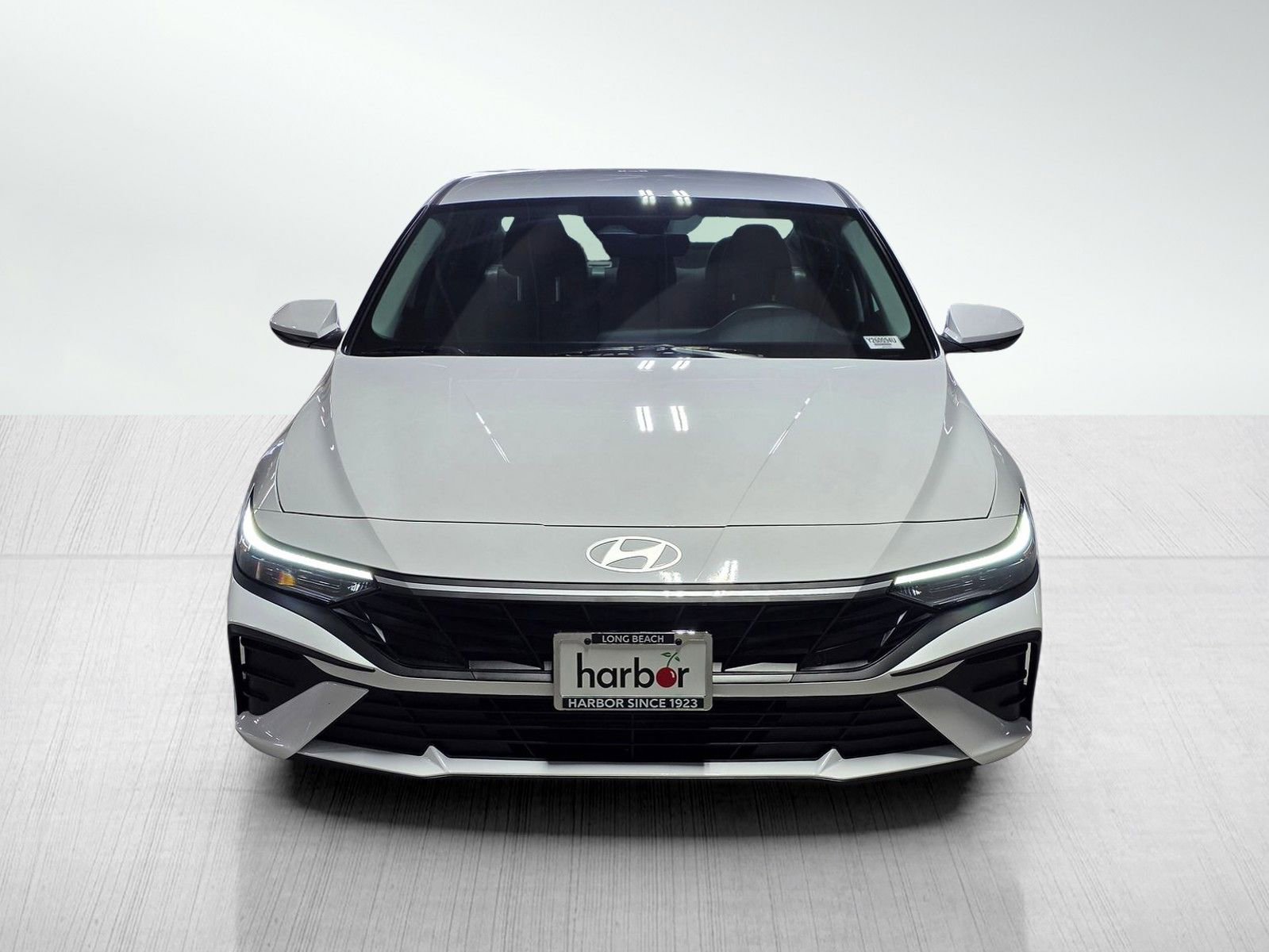 Used 2026 Hyundai Elantra SE image 2