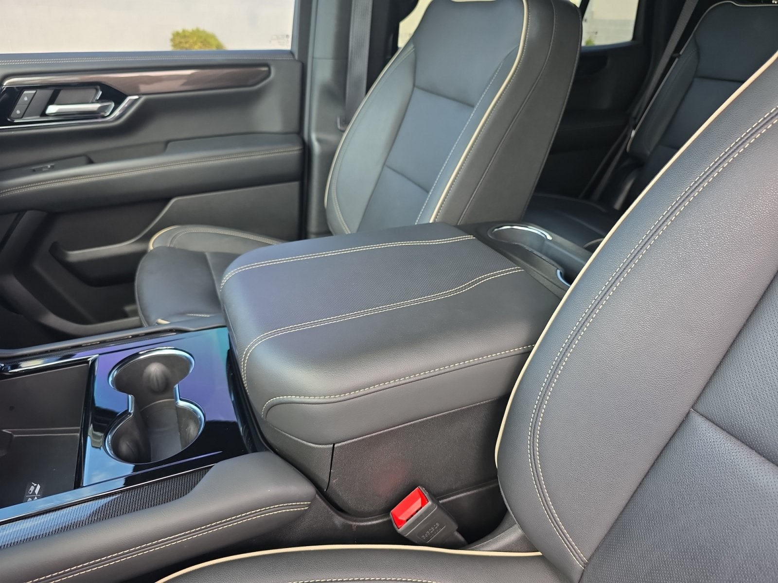 Used 2026 GMC Yukon Elevation AWD/4WD image 15