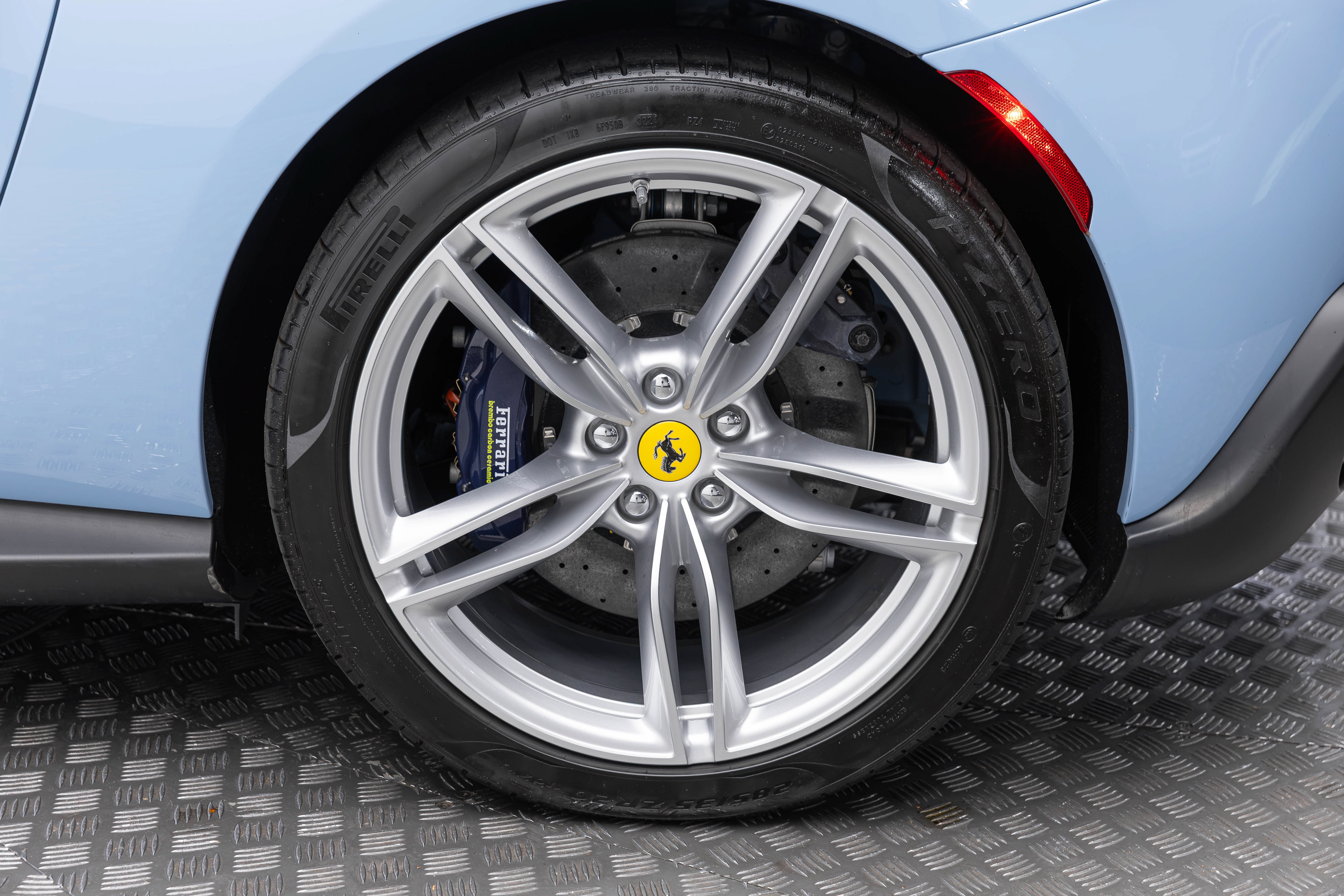 Certified 2025 Ferrari Roma Spider RWD image 53