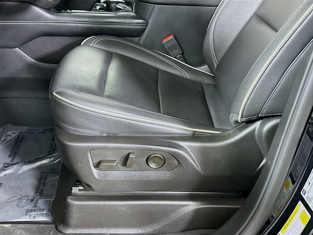 Used 2025 GMC Yukon XL Elevation AWD/4WD image 25