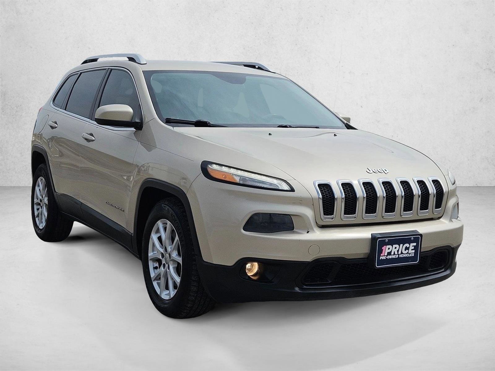 Used 2014 Jeep Cherokee Latitude w/ Comfort/Convenience Group FWD image 3