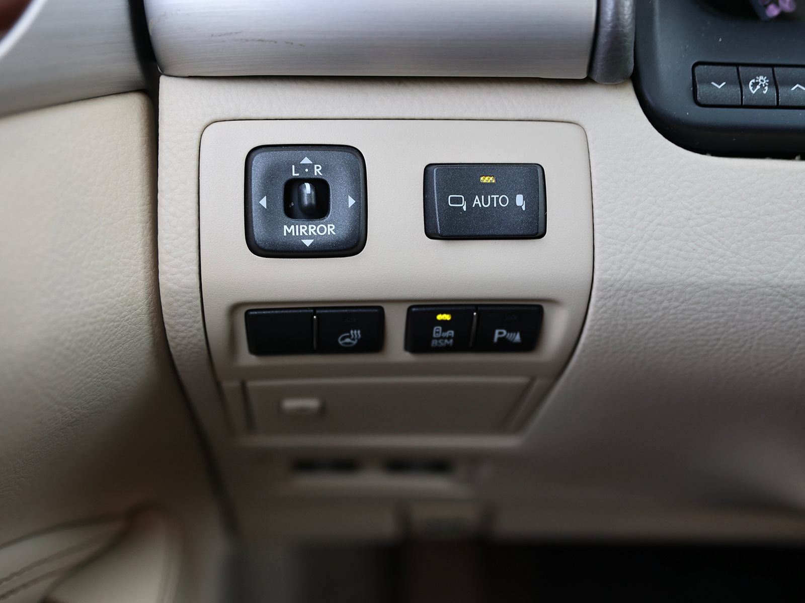 Used 2013 Lexus LS 460 AWD w/ Comfort Pkg image 36