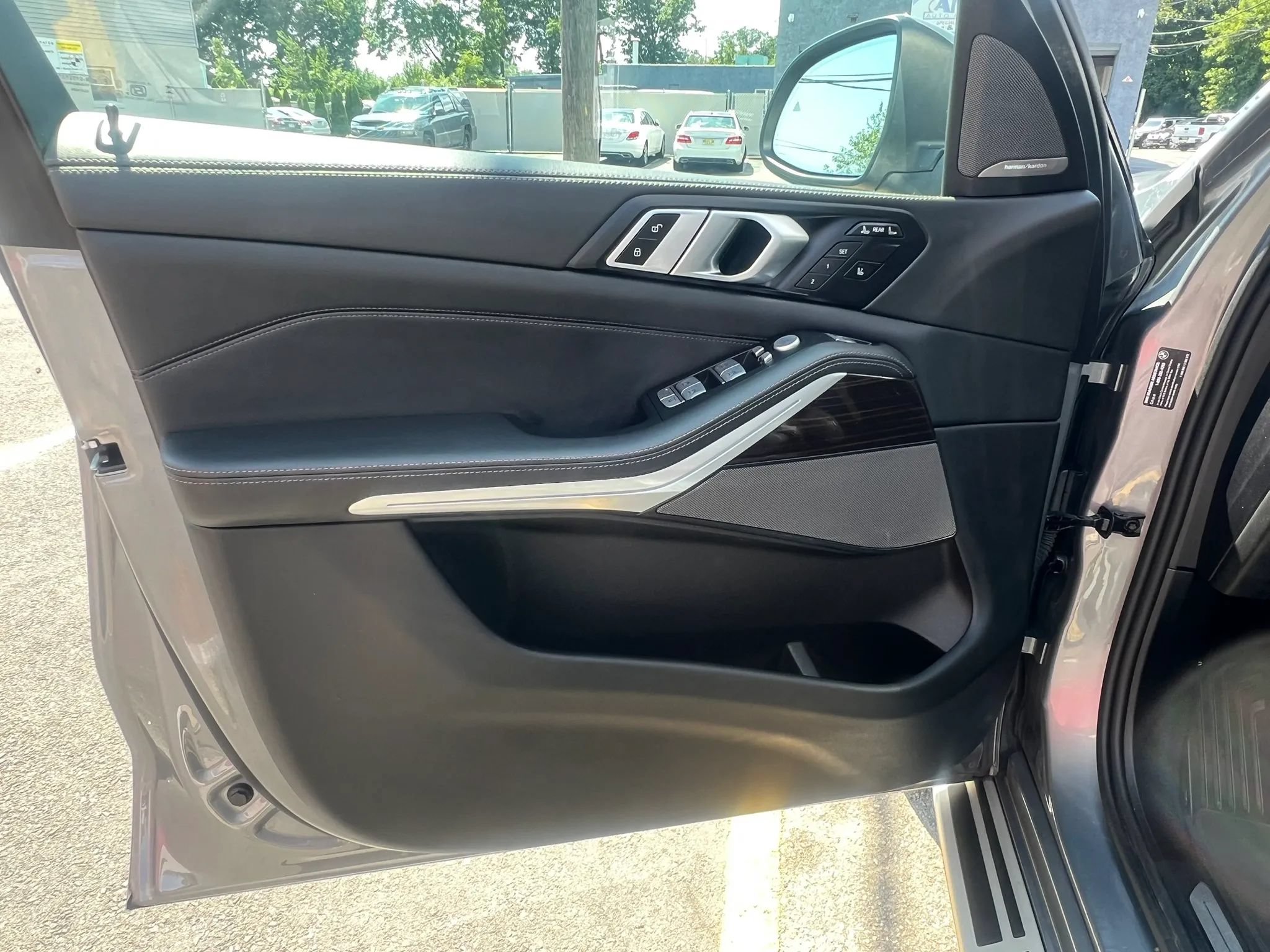 Used 2025 BMW X7 xDrive40i AWD/4WD image 14