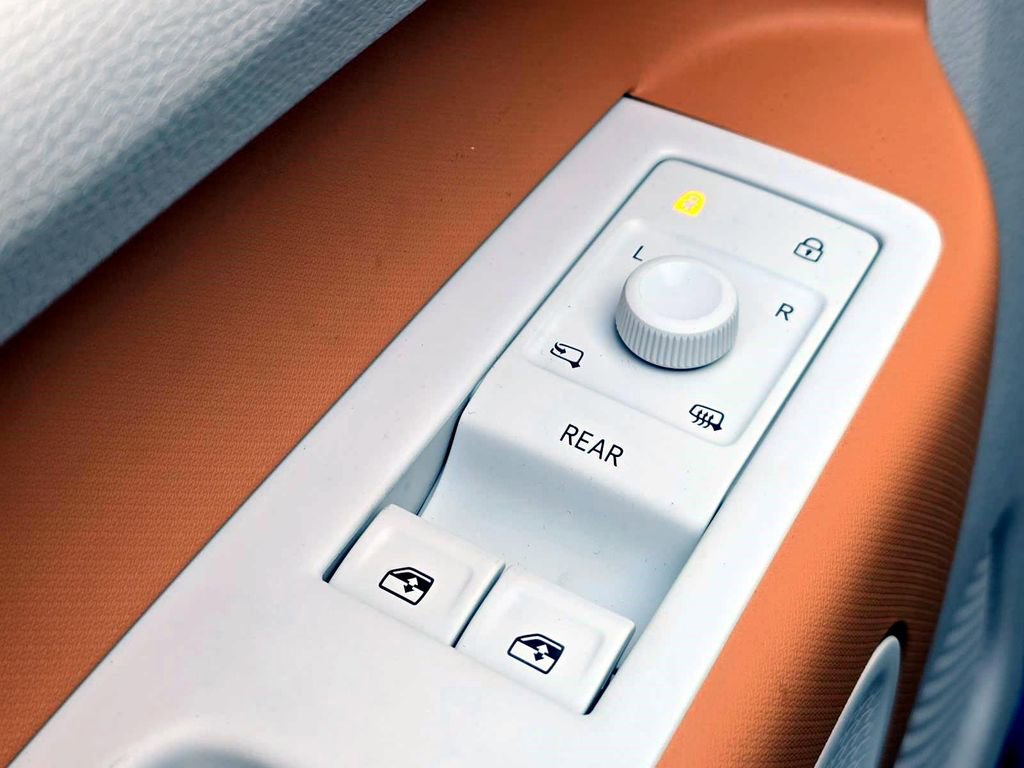 New 2025 Volkswagen ID. Buzz 1st Edition image 13