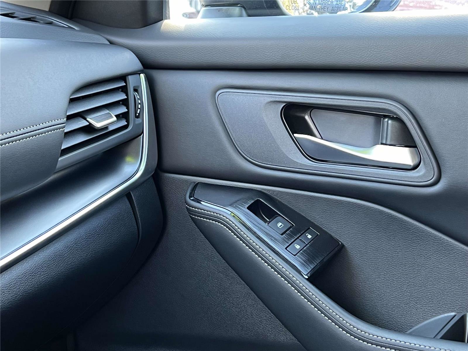 Used 2025 Nissan Rogue SV image 45