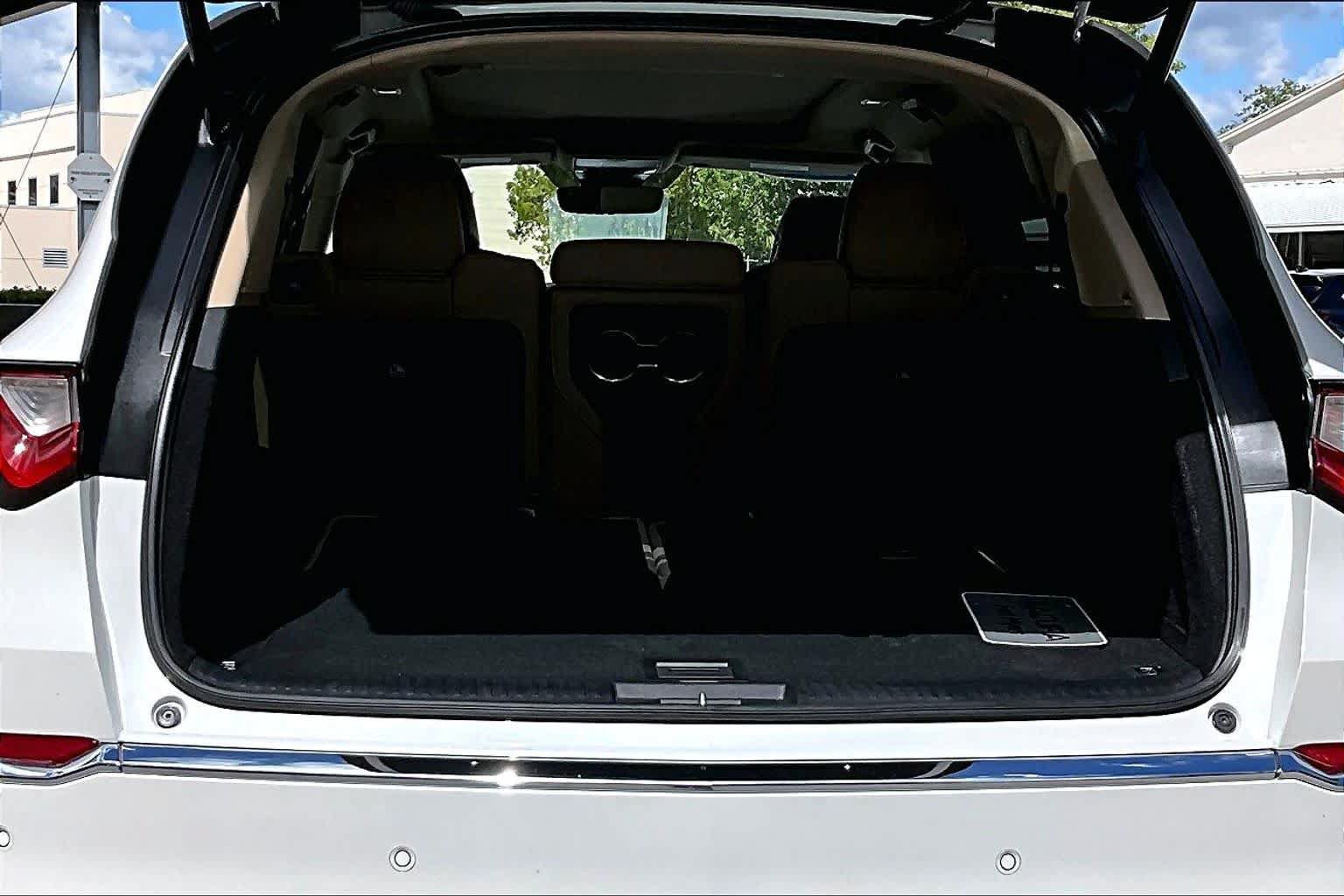 Certified 2024 Acura MDX w/ Technology Package FWD image 32