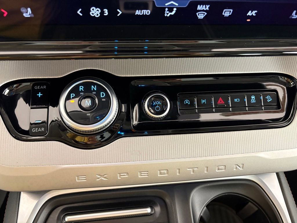 Used 2025 Ford Expedition Active image 25