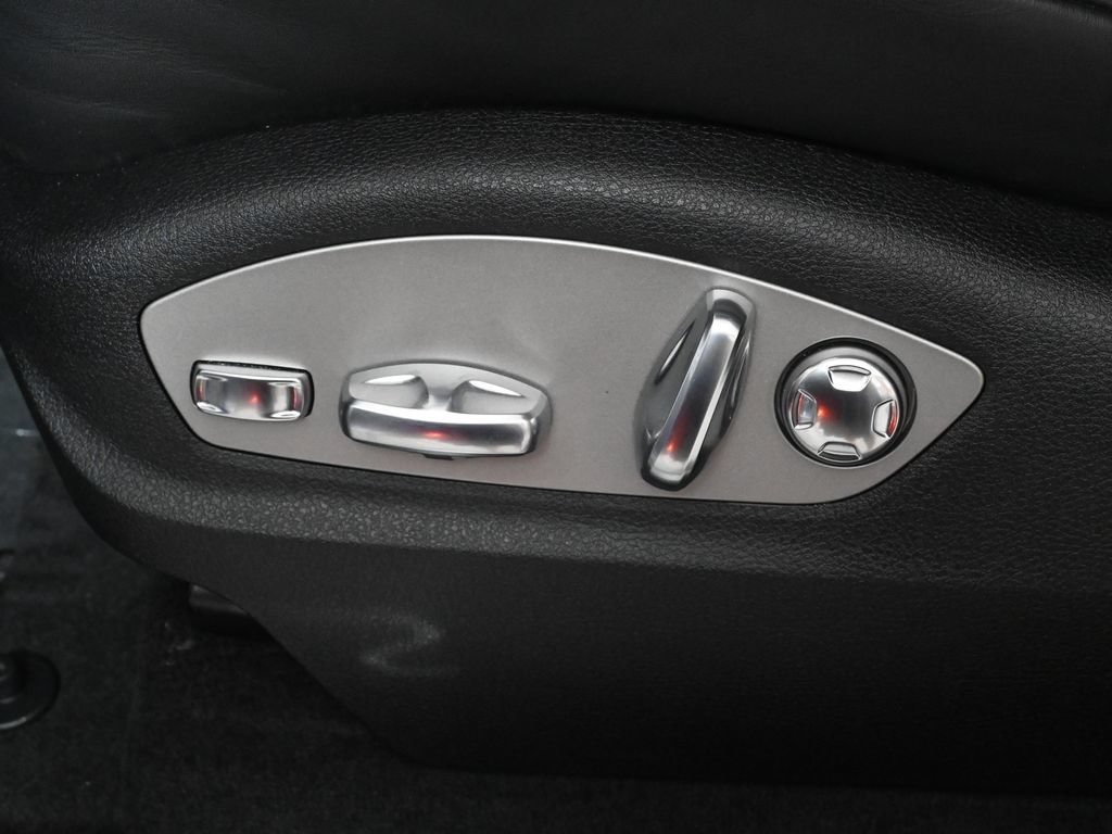 Used 2023 Porsche Macan S AWD/4WD image 30