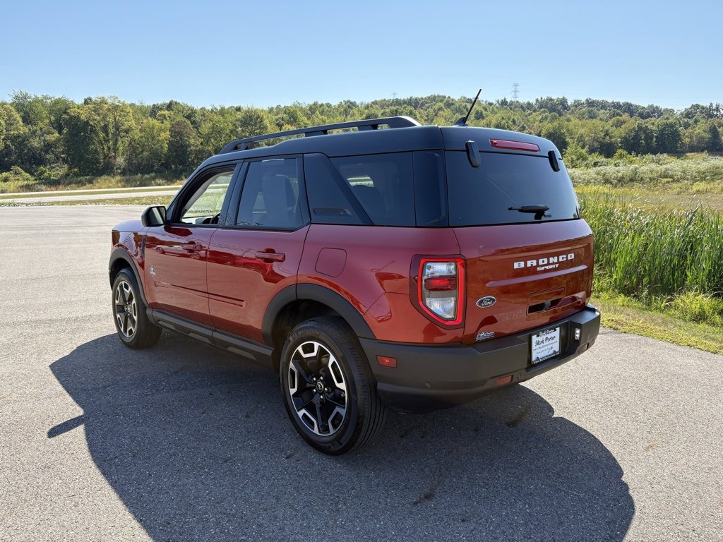 Used 2024 Ford Bronco Sport Outer Banks w/ Tech Package image 3