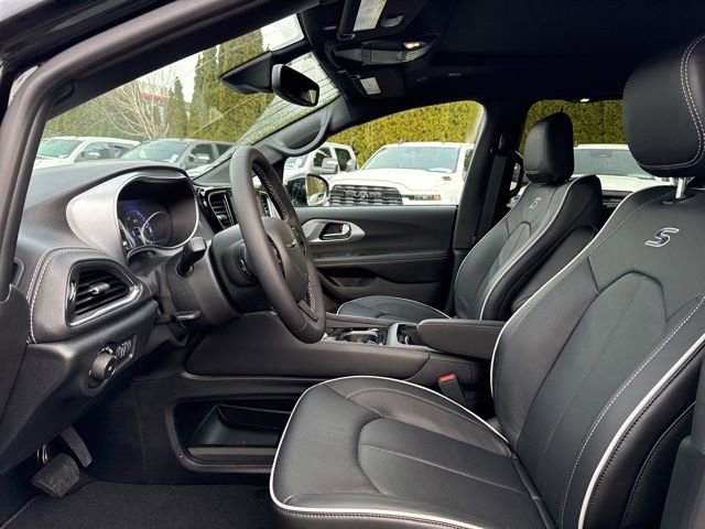 New 2026 Chrysler Pacifica Limited image 17