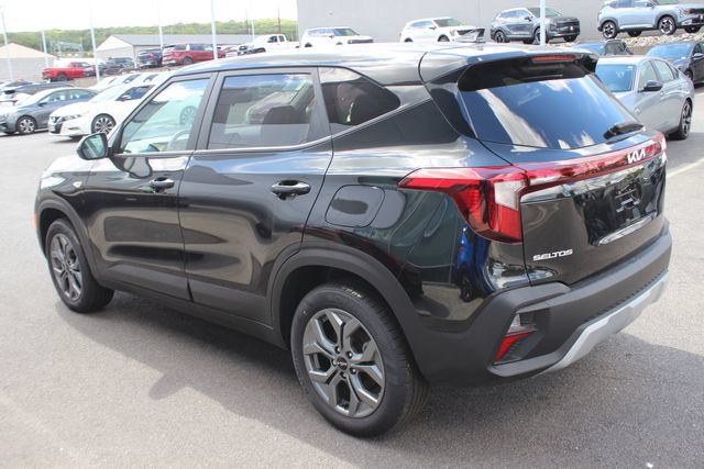 Used 2025 Kia Seltos LX AWD/4WD image 26