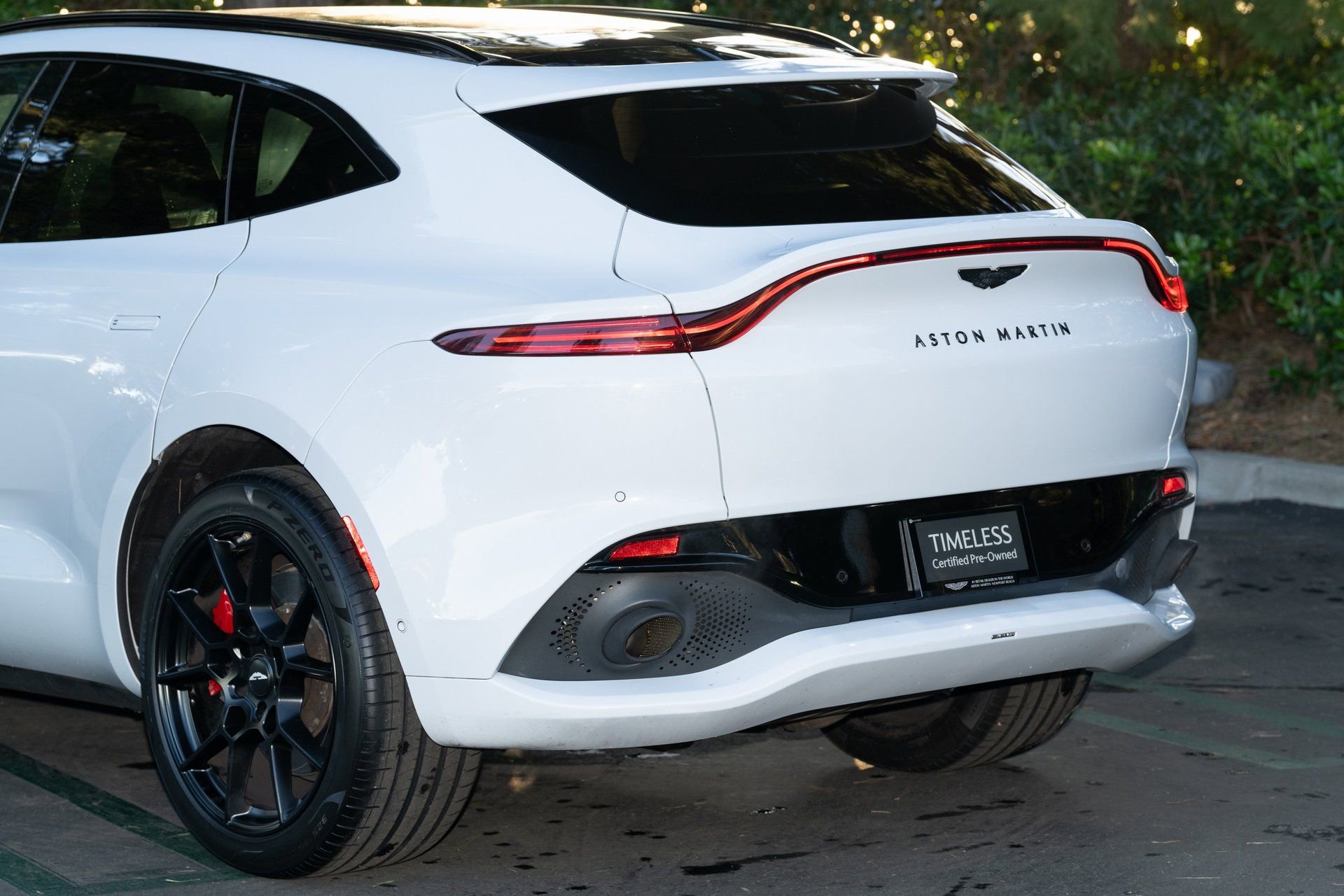 Used 2022 Aston Martin DBX image 24