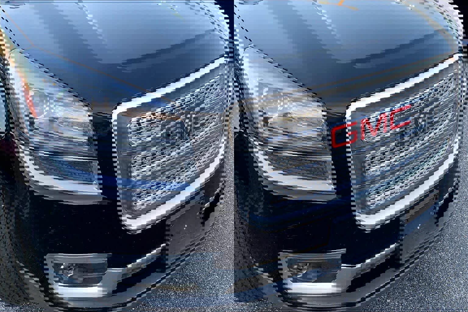 Used 2015 GMC Acadia SLT image 29