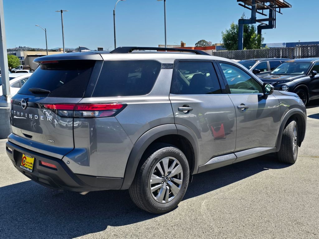 Used 2025 Nissan Pathfinder SV image 4