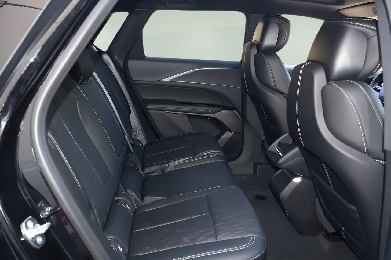 New 2026 Cadillac Lyriq Sport image 18