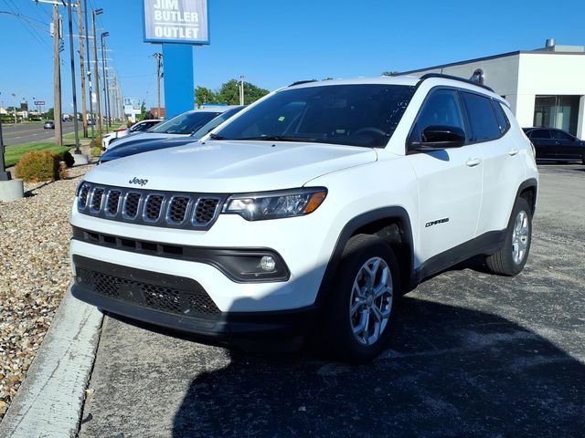Used 2024 Jeep Compass Latitude AWD/4WD image 1