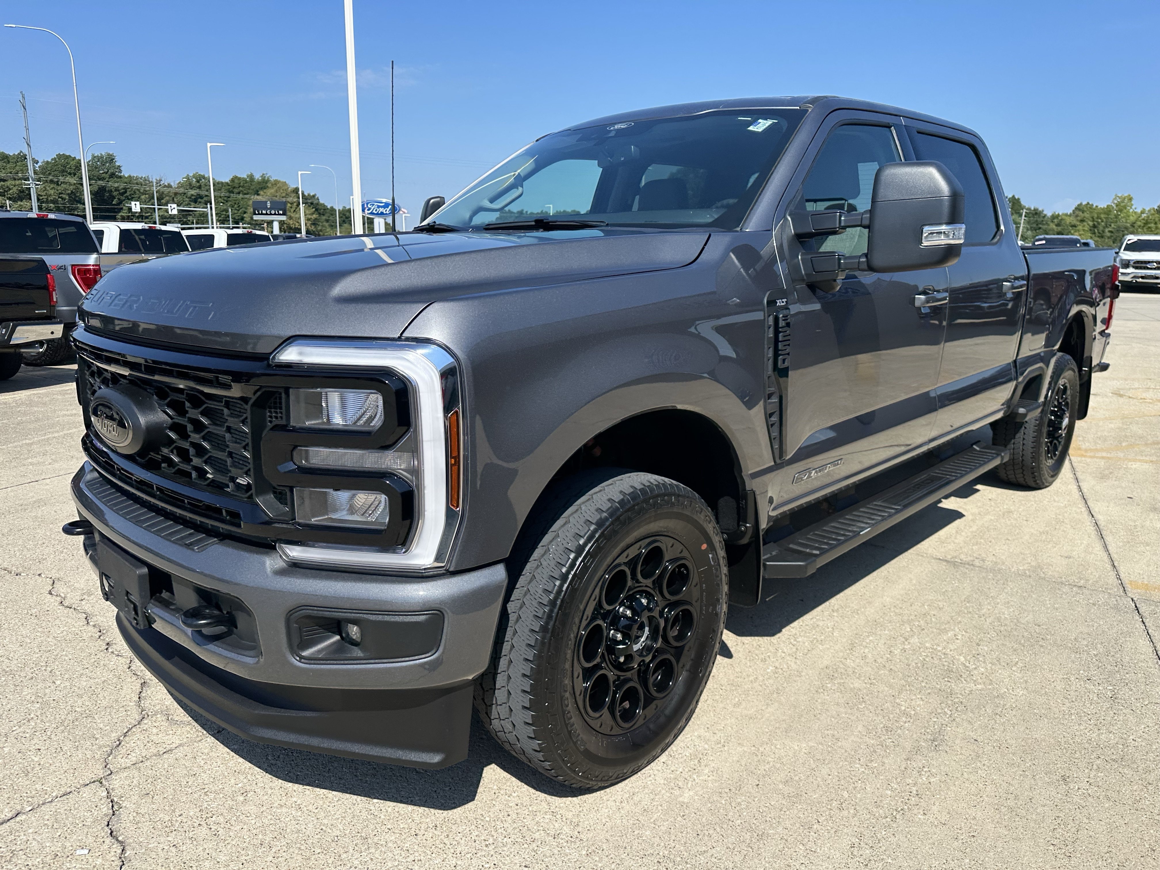 Used 2025 Ford F250 XLT w/ Black Appearance Package AWD/4WD image 17