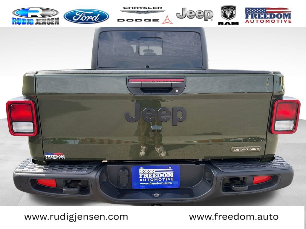 Used 2023 Jeep Gladiator Sport AWD/4WD image 4