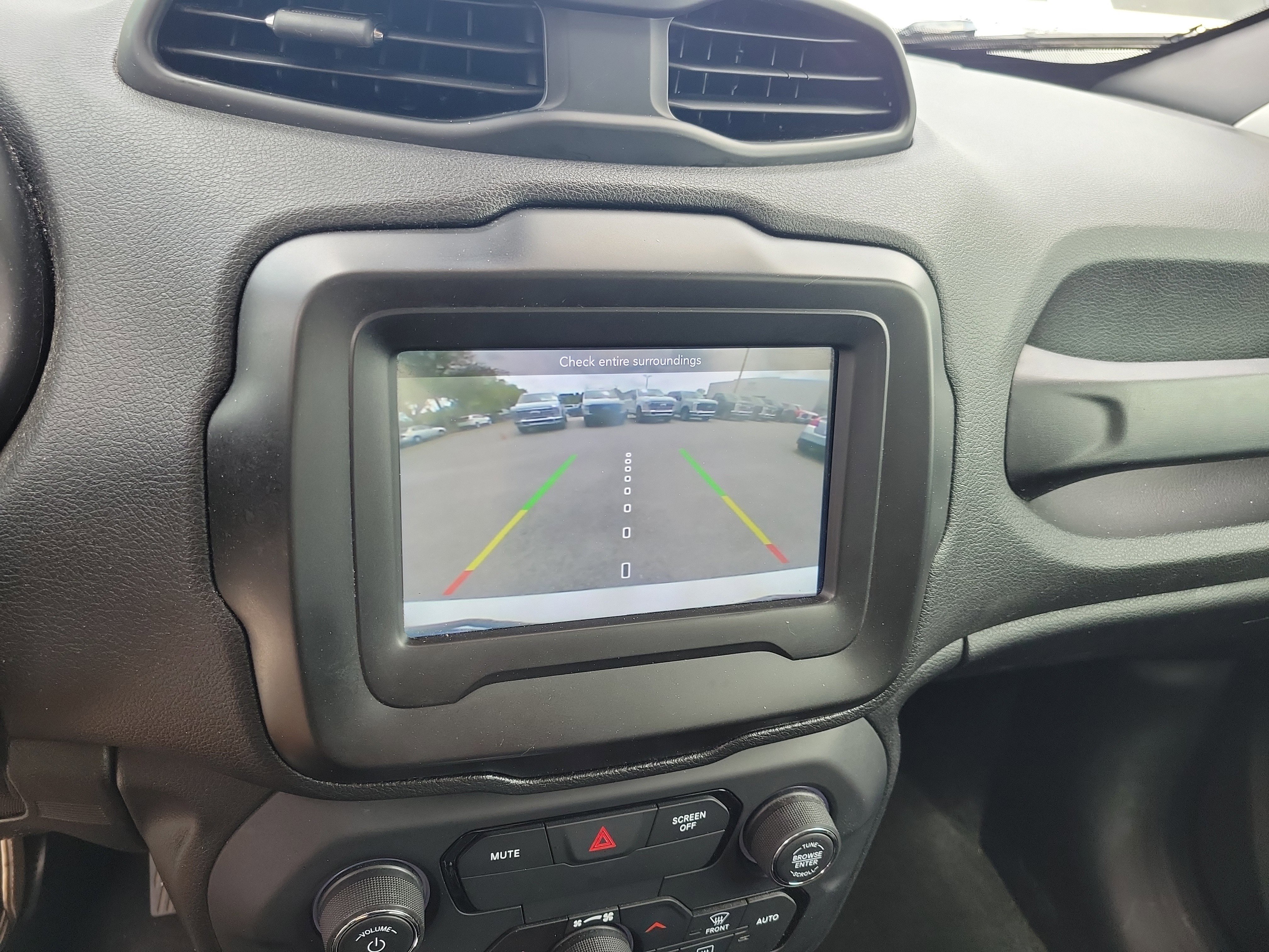 Used 2018 Jeep Renegade Latitude w/ Cold Weather Group image 18