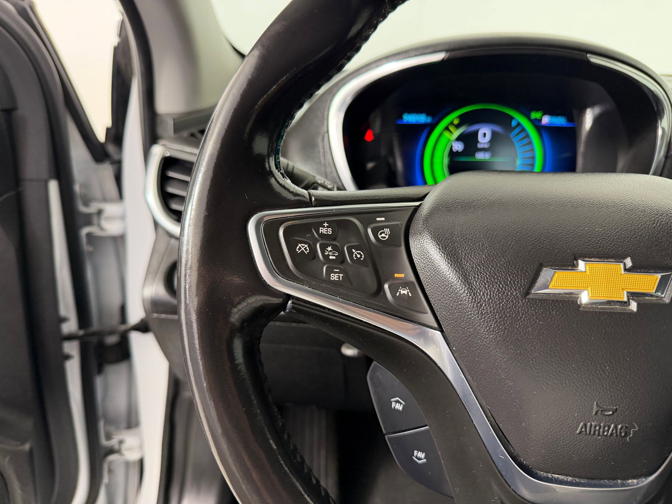 Used 2018 Chevrolet Volt Premier w/ Driver Confidence Package image 16