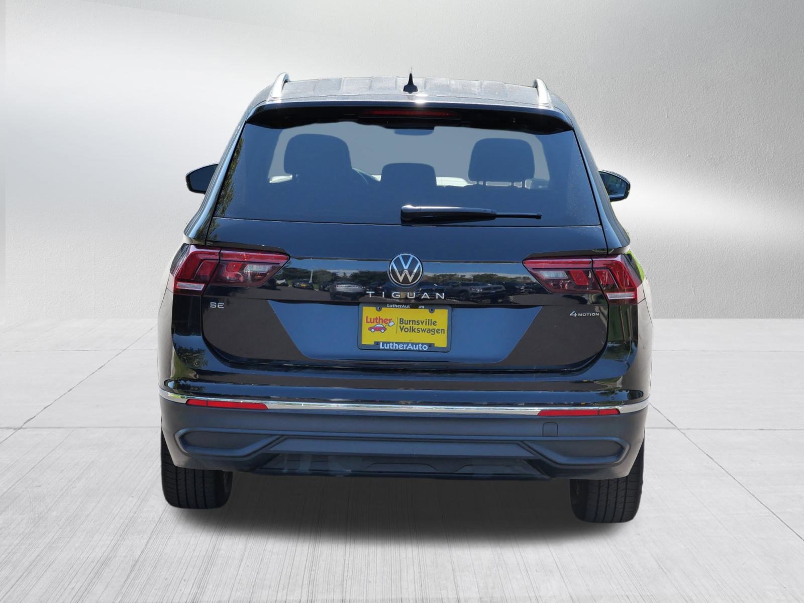Certified 2024 Volkswagen Tiguan SE image 6