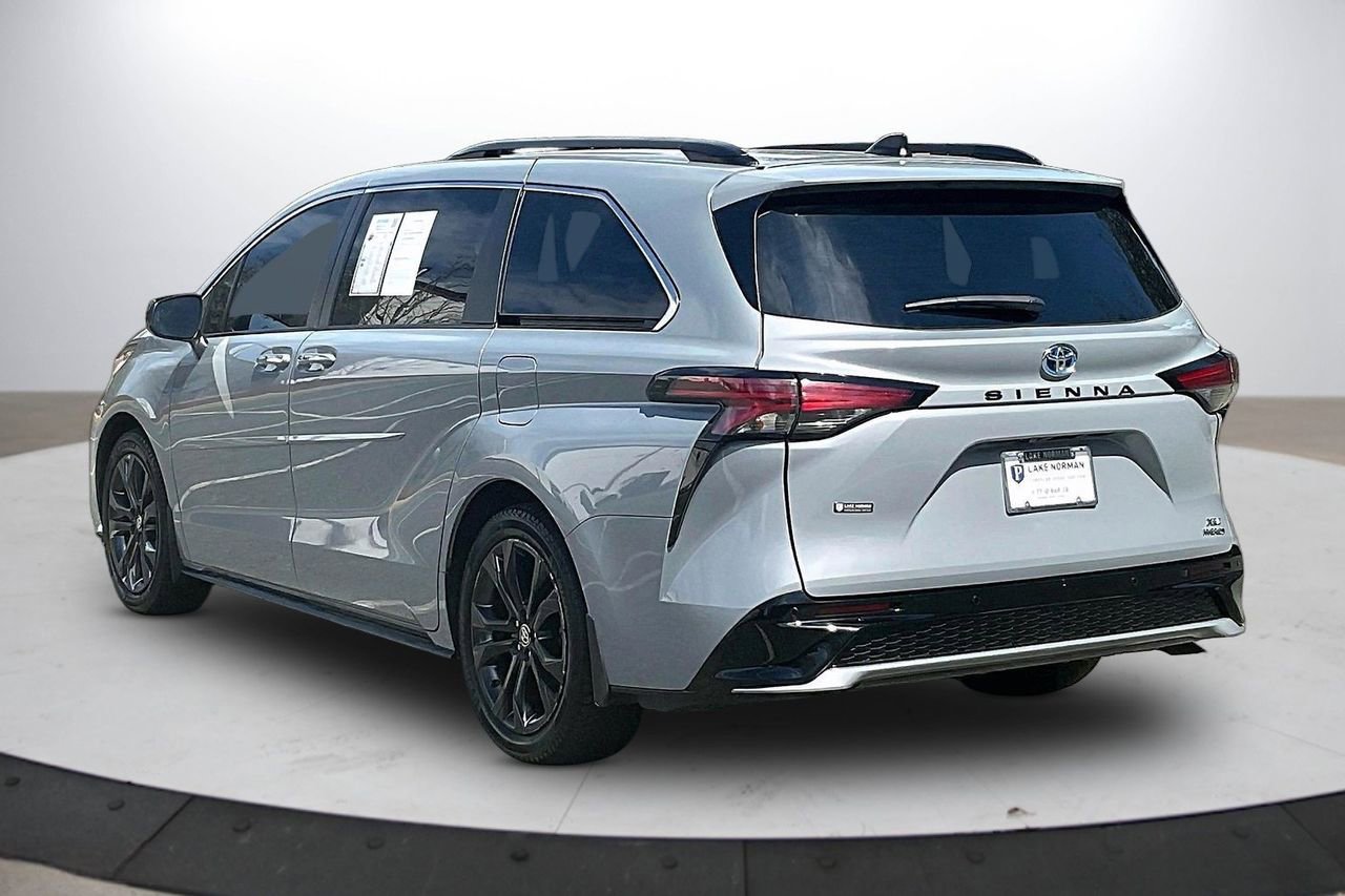Used 2023 Toyota Sienna XSE image 7