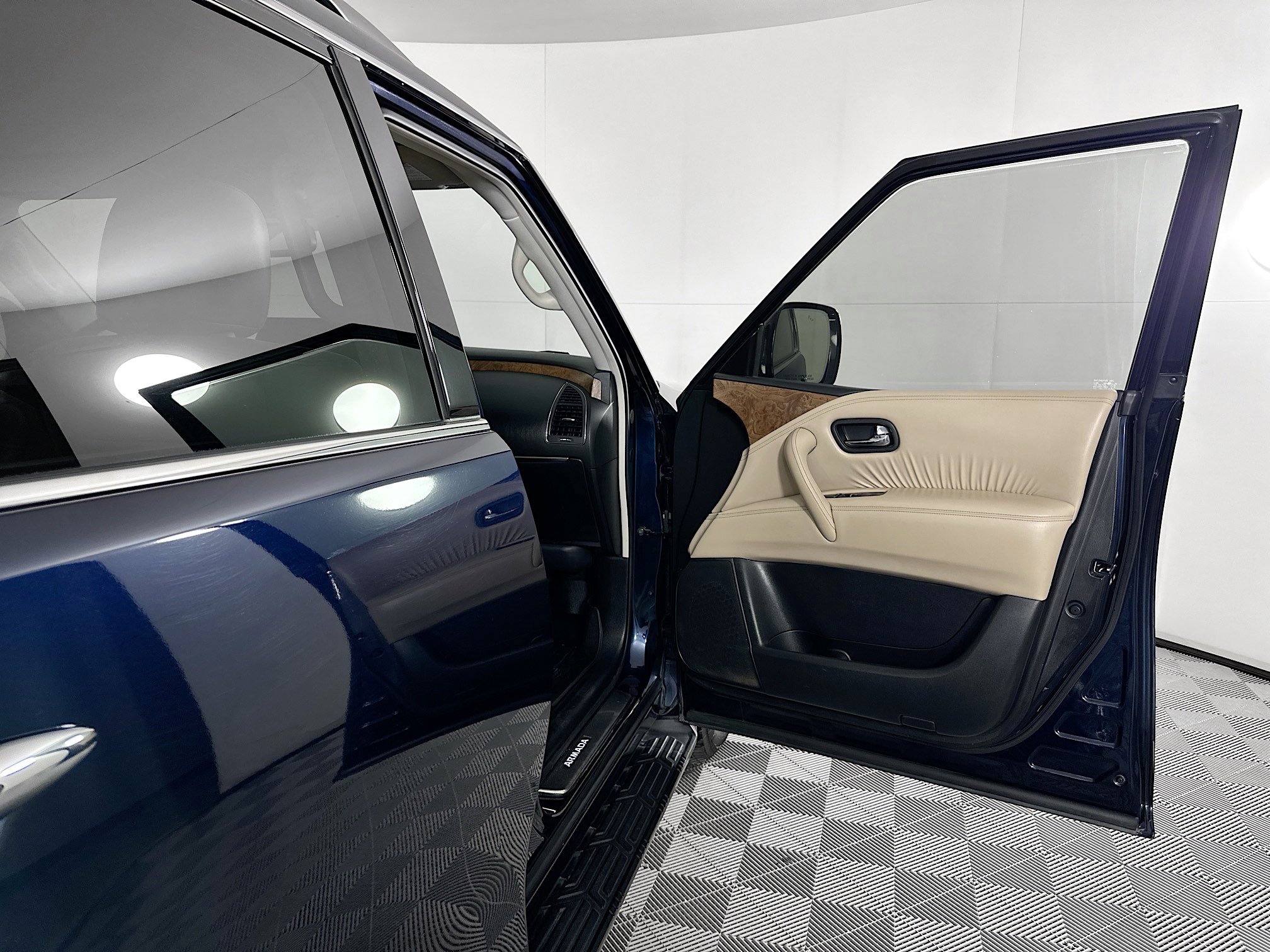 Used 2022 Nissan Armada SL w/ Captain's Chairs Package AWD/4WD image 36