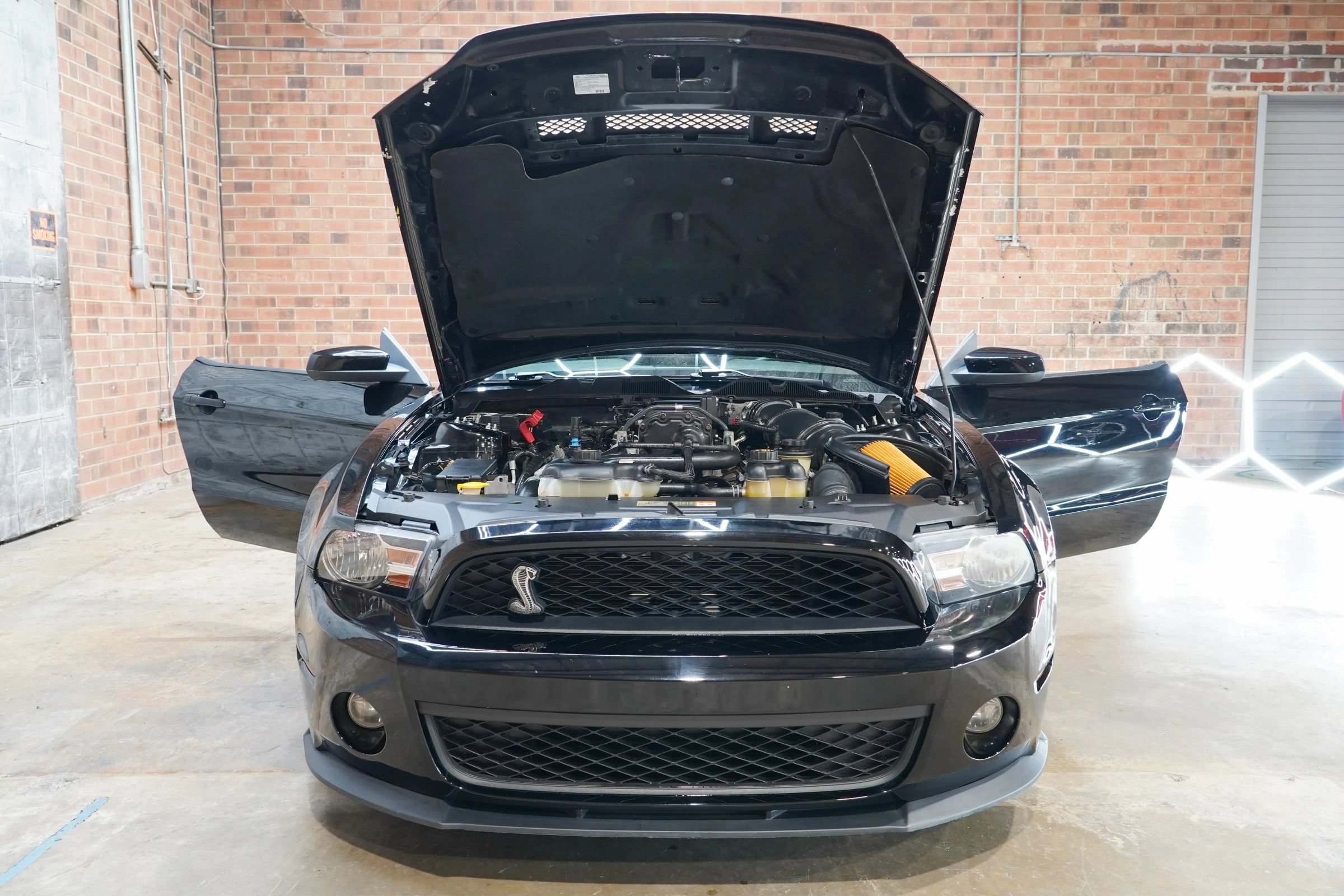 Used 2010 Ford Mustang Shelby GT500 RWD image 23