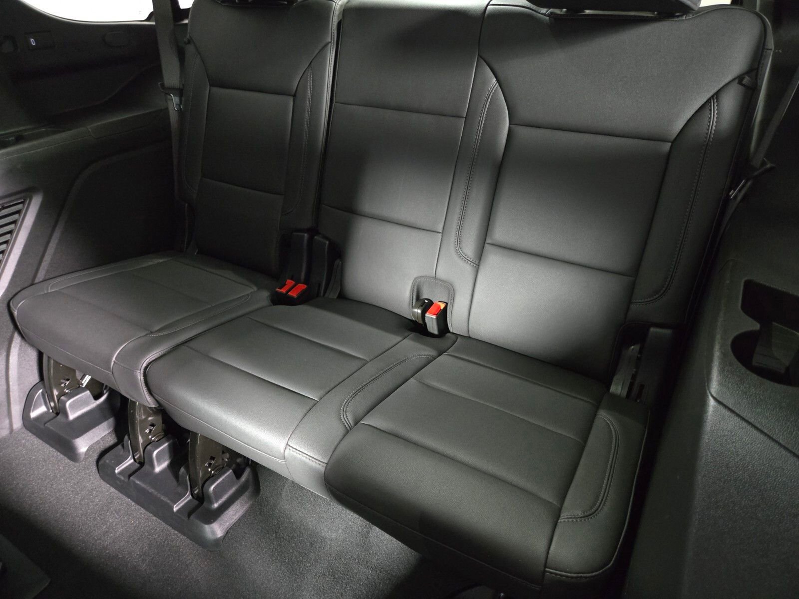 Used 2025 Chevrolet Tahoe Z71 w/ Comfort Package AWD/4WD image 13