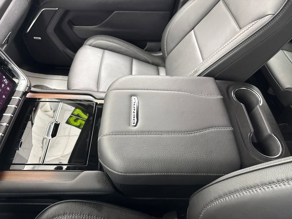 Used 2025 GMC Yukon Denali image 36
