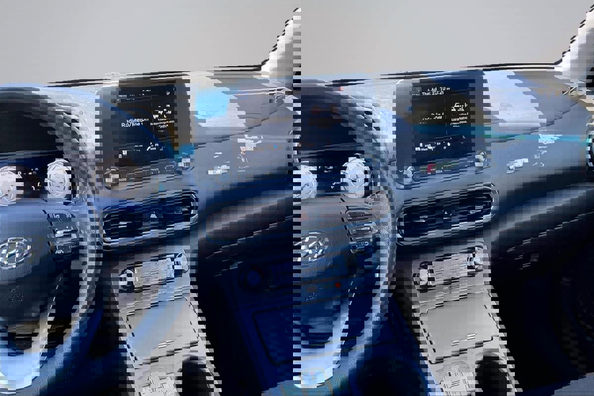 Used 2023 Hyundai Kona SE FWD image 6