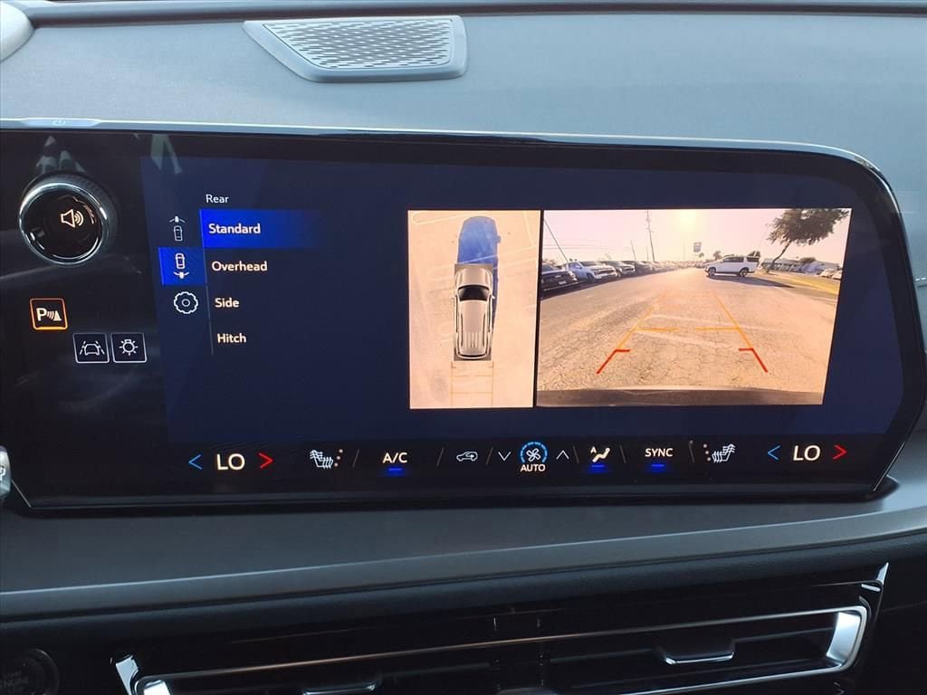 New 2026 Chevrolet Traverse LT w/ Enhanced Driving Package FWD image 16