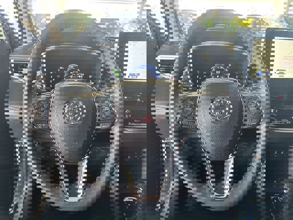 Used 2024 Toyota Corolla Cross XLE w/ Convenience Package image 15