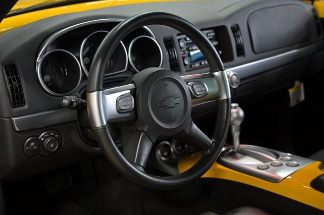 Used 2005 Chevrolet SSR w/ Preferred Equipment Group RWD image 26