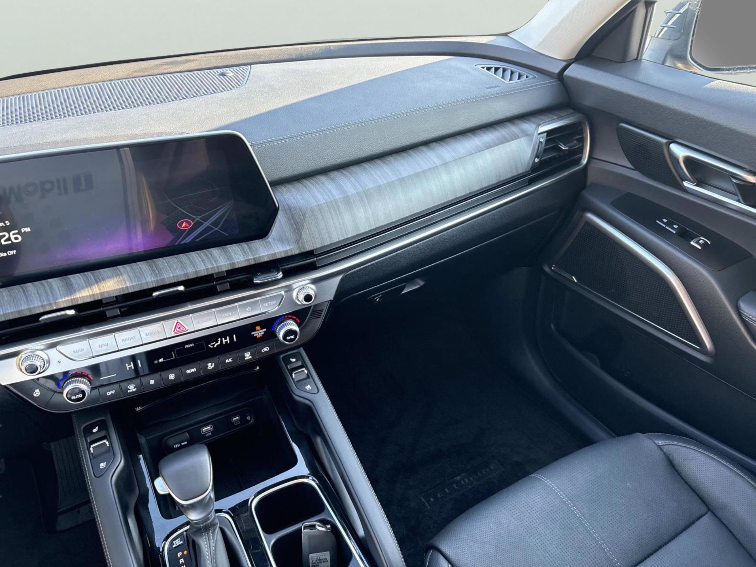 Used 2025 Kia Telluride EX image 10
