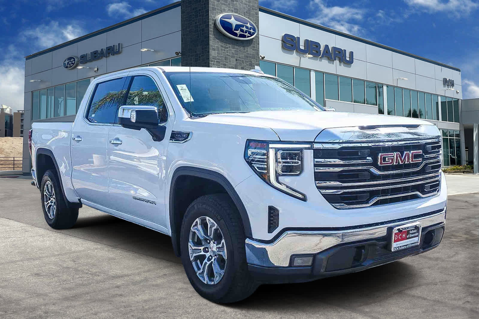 Used 2024 GMC Sierra 1500 SLT image 3