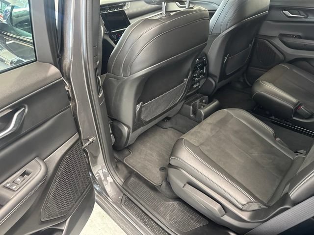 Used 2024 Jeep Grand Cherokee L Altitude AWD/4WD image 22