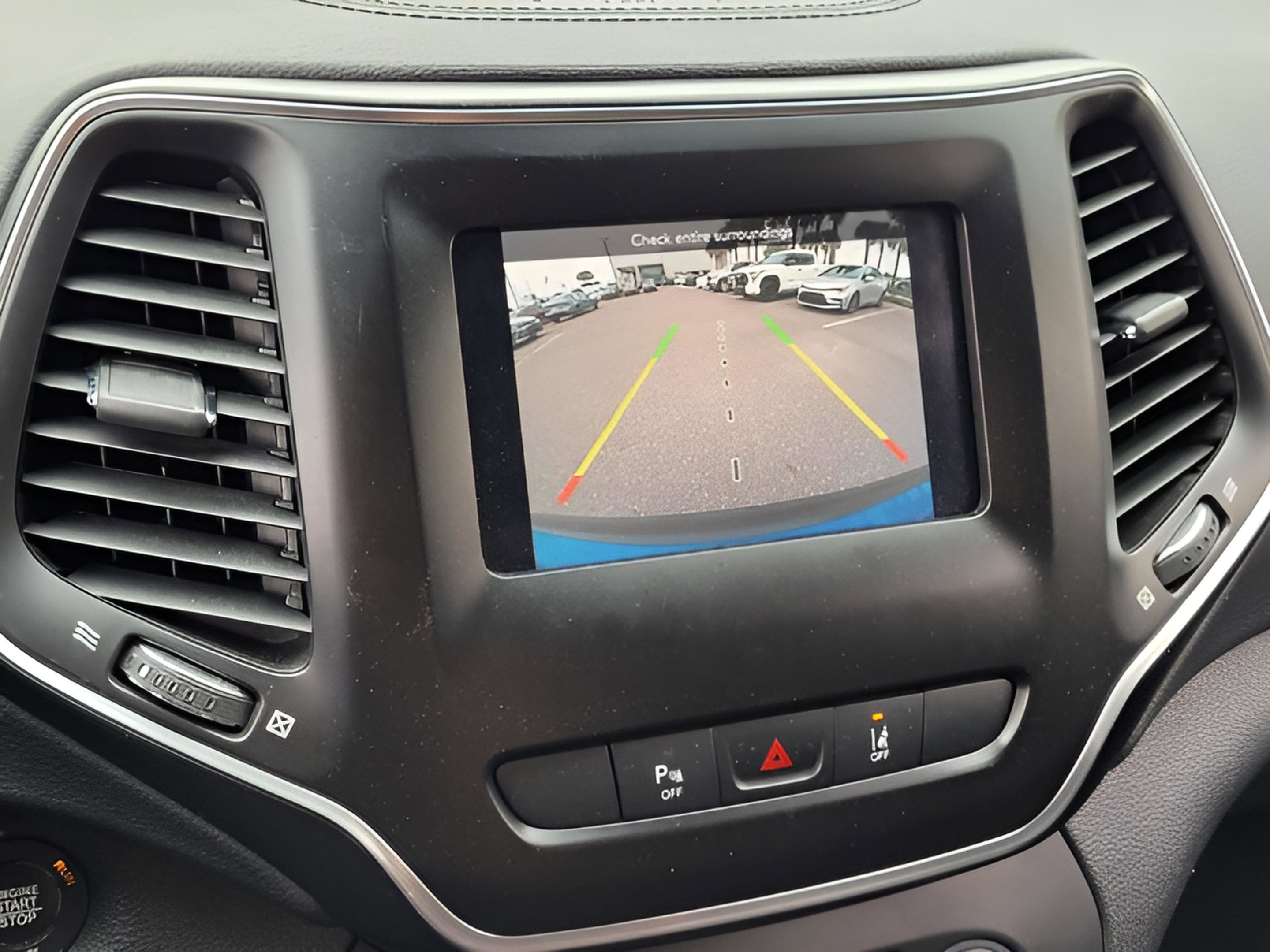 Used 2020 Jeep Cherokee Latitude Plus image 17