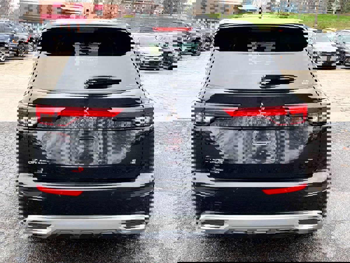 Used 2023 Mitsubishi Outlander SE image 8