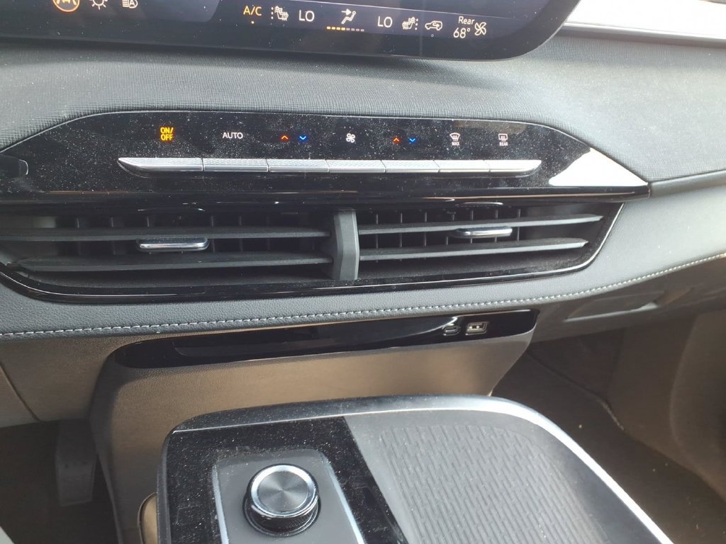 Used 2025 Buick Enclave Preferred w/ Trailering Package, 5000 lbs. AWD/4WD image 20