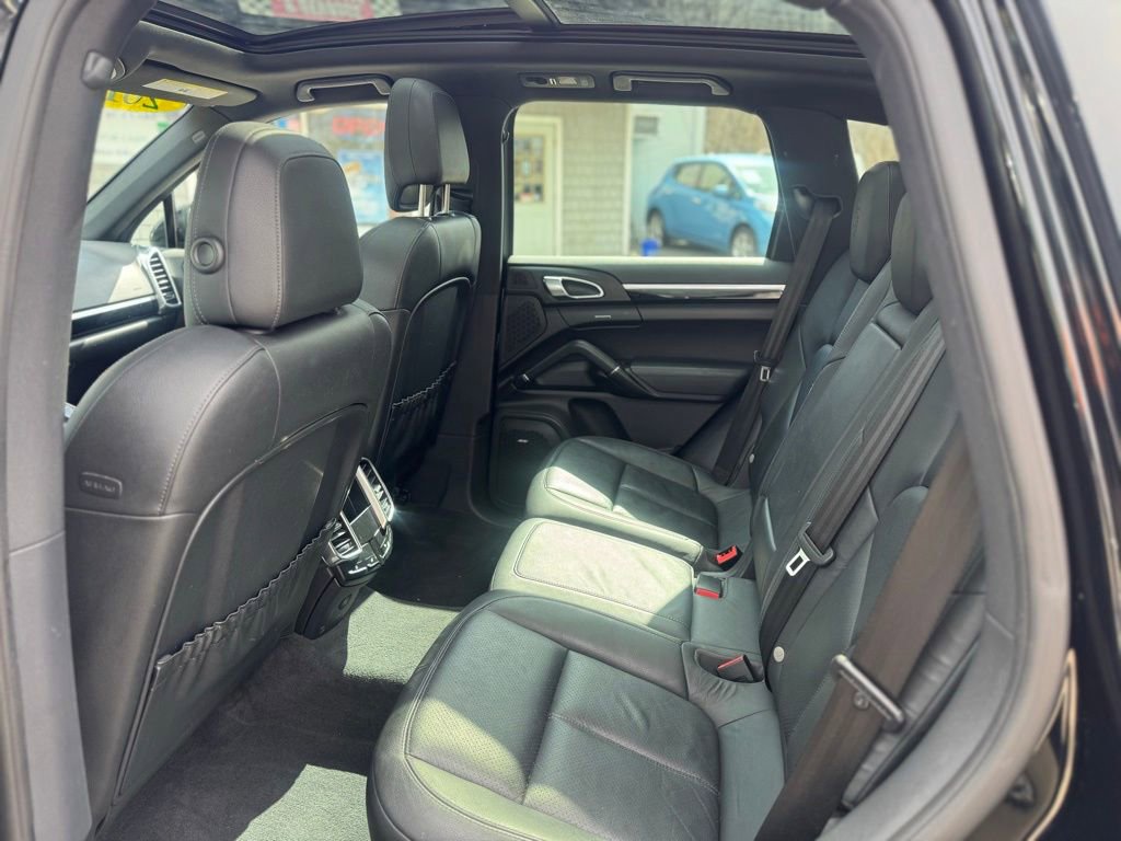 Used 2014 Porsche Cayenne Platinum Edition image 27