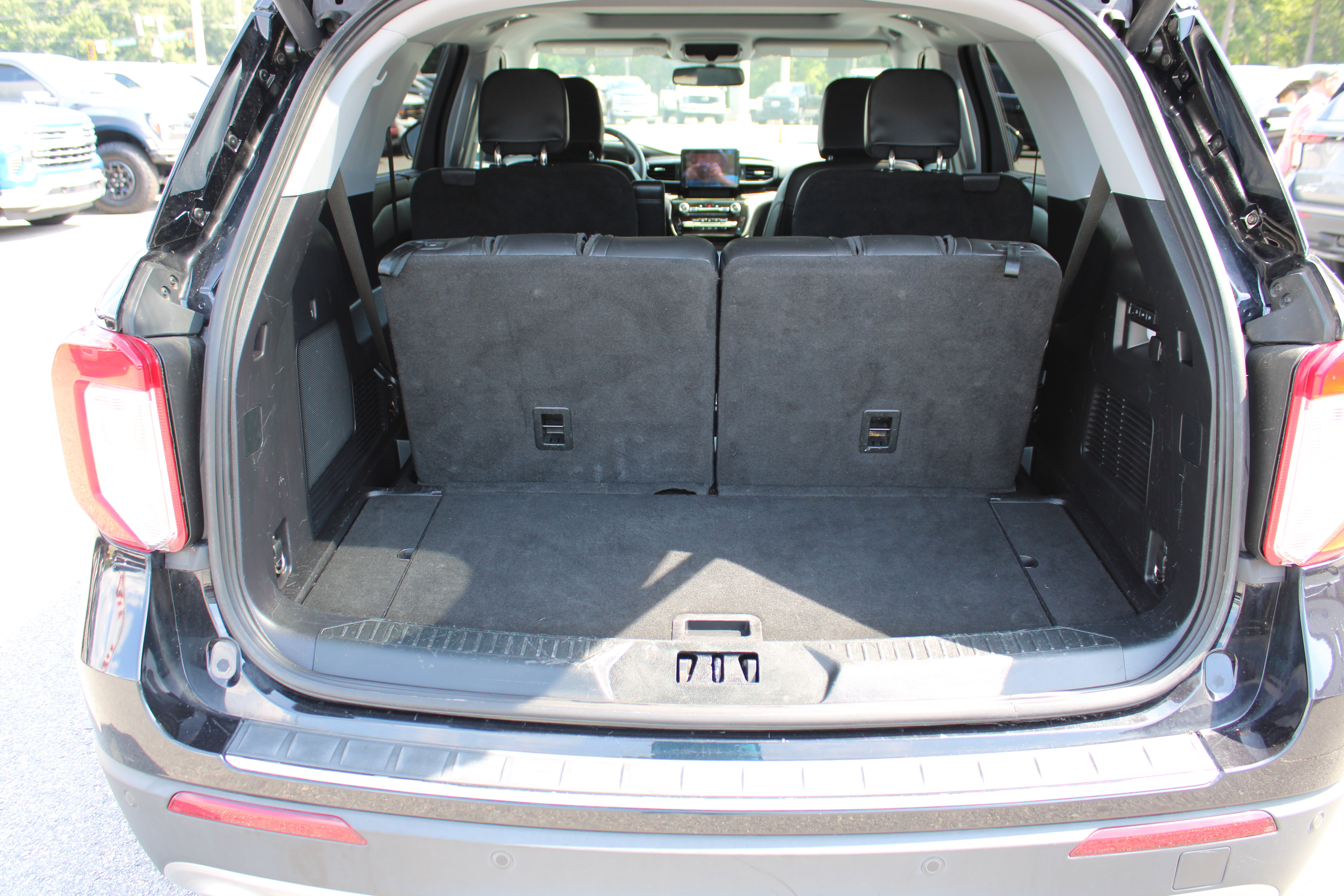 Used 2021 Ford Explorer Limited w/ Equipment Group 301A RWD image 14