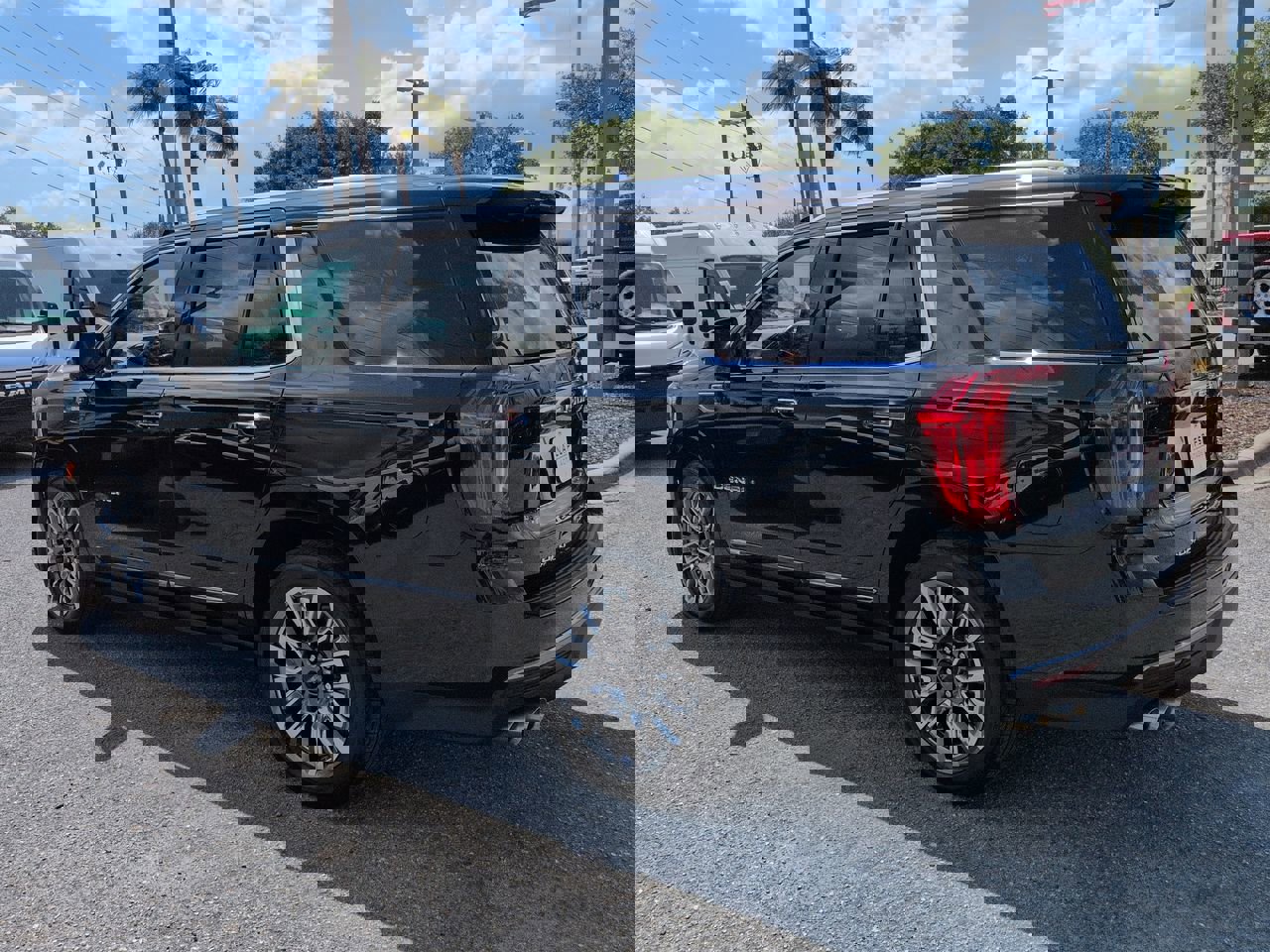 Used 2023 GMC Yukon Denali Ultimate image 7