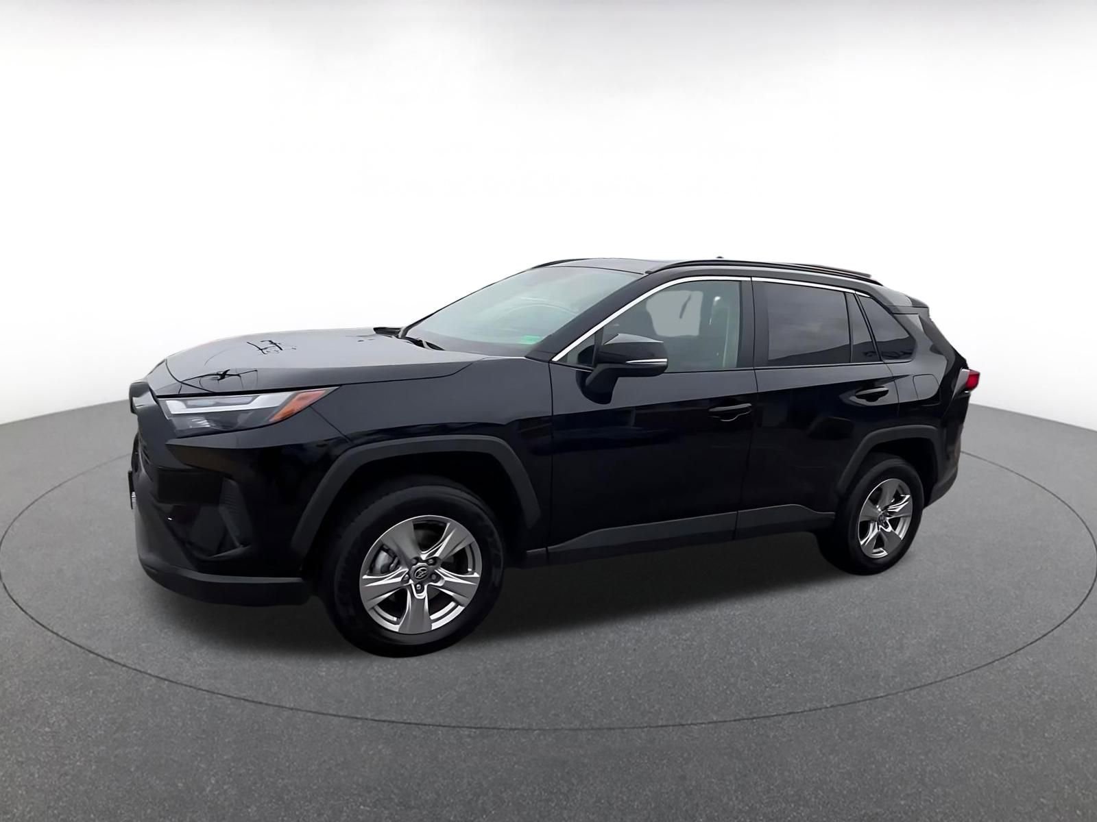 Used 2025 Toyota RAV4 XLE image 8