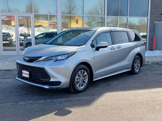 Certified 2022 Toyota Sienna LE image 7