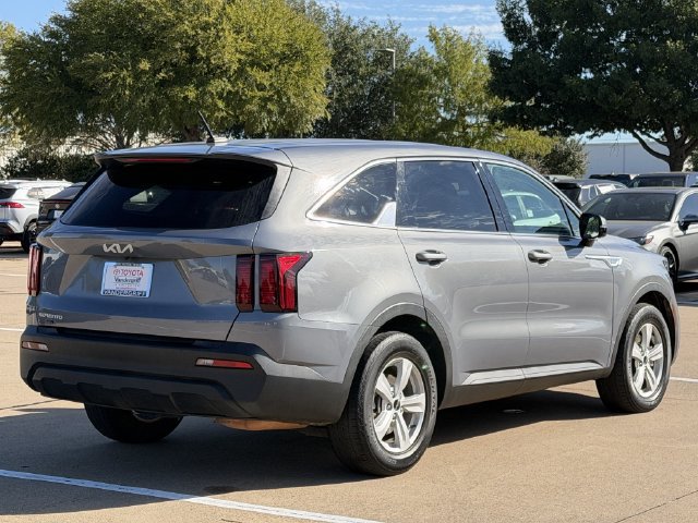 Used 2023 Kia Sorento LX FWD image 4