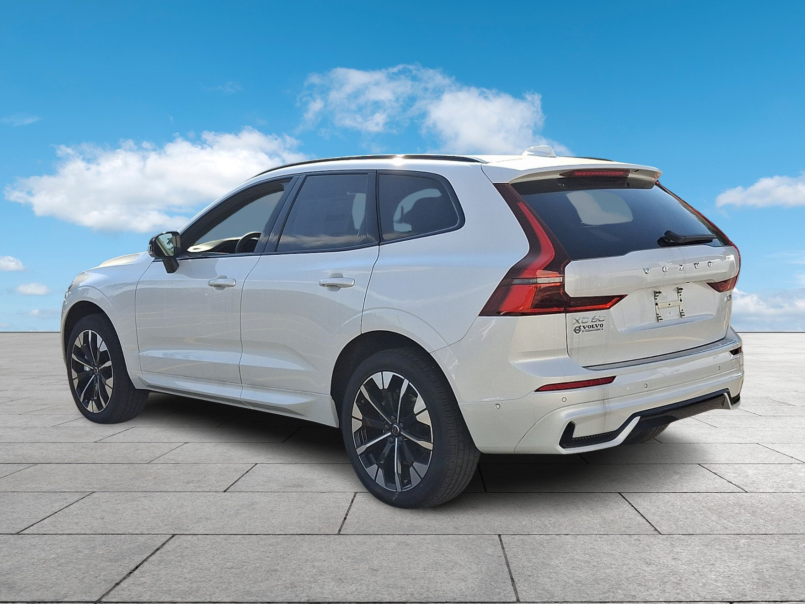 New 2026 Volvo XC60 B5 Plus w/ Protection Package Premier AWD/4WD image 4