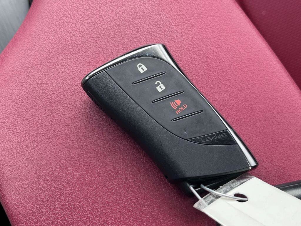 Used 2022 Lexus UX 200 F Sport w/ Accessory Package (Z2) FWD image 4